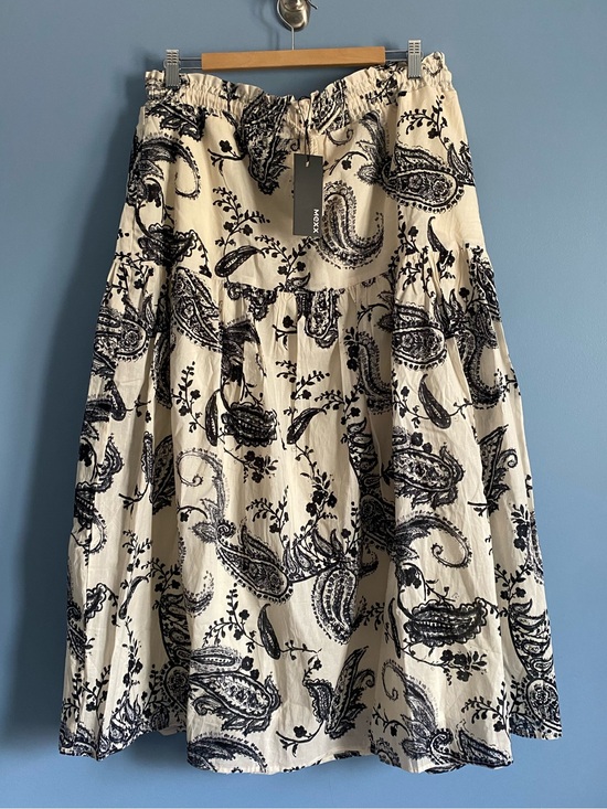Mexx Dresses & Skirts - NWT Mexx Women's White and Black Paisley Tiered Skirt